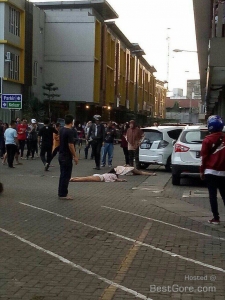 girl-jump-death-5th-floor-apartment-building-bandung-indonesia-01.jpg